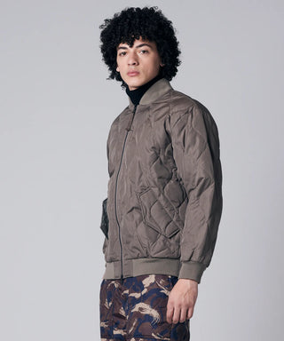 ダークカーキ/モデル身長 180cm/着用サイズ L