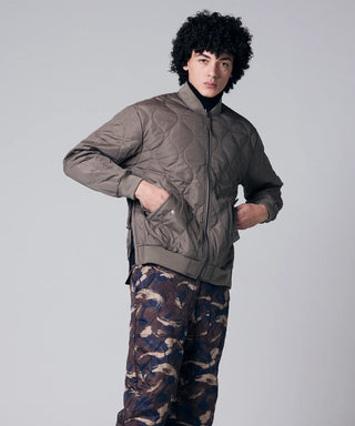 ダークカーキ/モデル身長 180cm/着用サイズ L