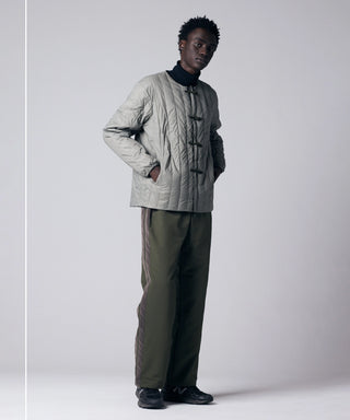 ダークセージグリーン×ダークオリーブ(表側)/モデル身長 184cm/着用サイズ L