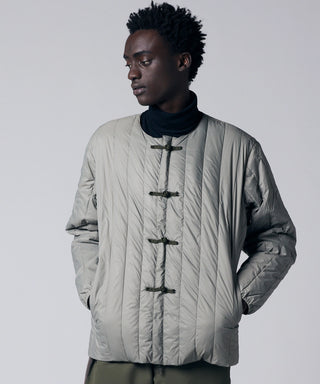 ダークセージグリーン×ダークオリーブ(表側)/モデル身長 184cm/着用サイズ L