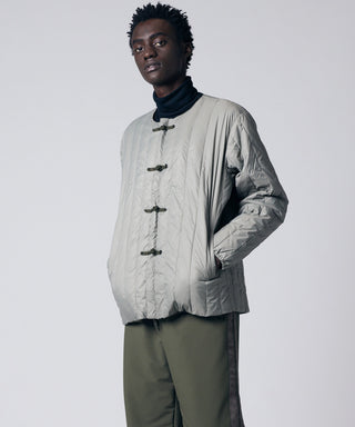 ダークセージグリーン×ダークオリーブ(表側)/モデル身長 184cm/着用サイズ L