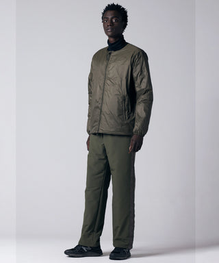 ダークセージグリーン×ダークオリーブ(裏側)/モデル身長 184cm/着用サイズ L