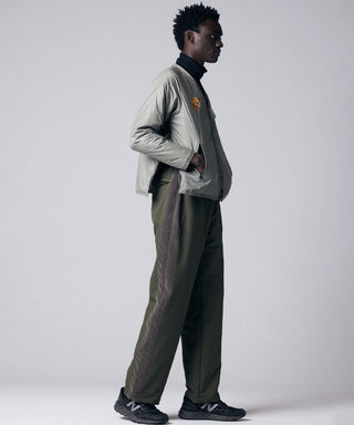 ダークオリーブ(D.チャコール)/モデル身長 184cm/着用サイズ L