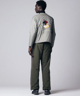 ダークオリーブ(D.チャコール)/モデル身長 184cm/着用サイズ L