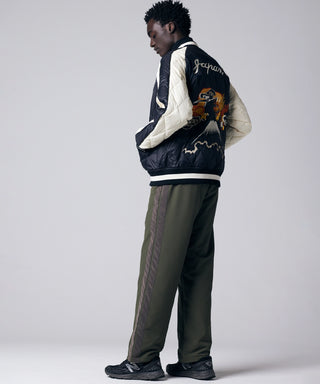 ダークオリーブ(D.チャコール)/モデル身長 184cm/着用サイズ L