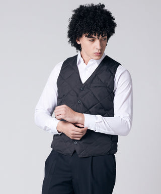 ブラック(表側)/モデル身長 180cm/着用サイズ L