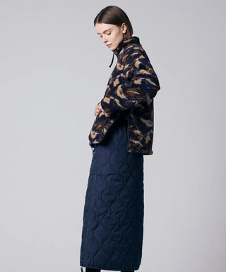 ブラック×プリントカモ(ボア面)/モデル身長 171cm/着用サイズ XS