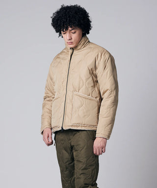 コヨーテ×ベージュ(ダウン面)/モデル身長 180cm/着用サイズ L