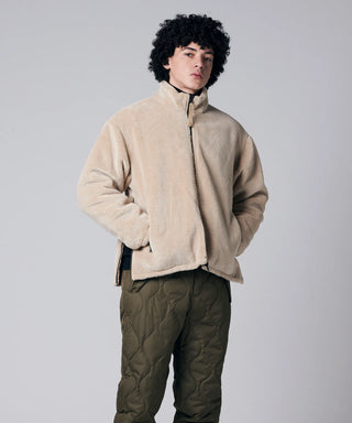 コヨーテ×ベージュ(ボア面)/モデル身長 180cm/着用サイズ L