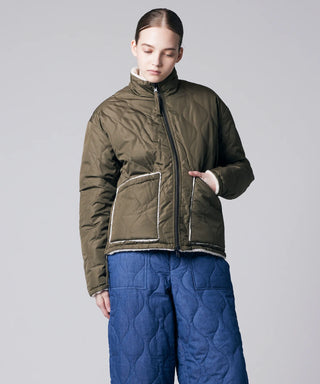 ダークオリーブ×クリーム(ダウン面)/モデル身長 170cm/着用サイズ XS