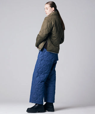 ダークオリーブ×クリーム(ダウン面)/モデル身長 170cm/着用サイズ XS