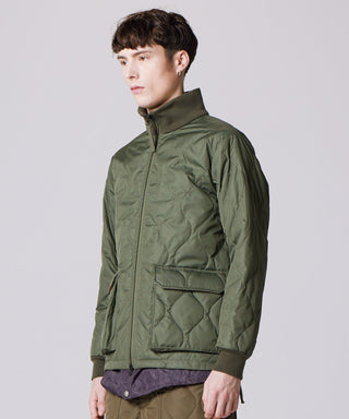 オリーブ/モデル身長 178cm/着用サイズ L