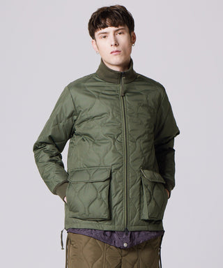 オリーブ/モデル身長 178cm/着用サイズ L