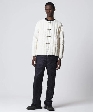 オフホワイト×セージ(表側)/モデル身長 184cm/着用サイズ L