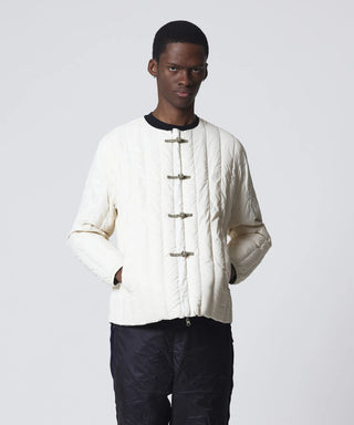 オフホワイト×セージ(表側)/モデル身長 184cm/着用サイズ L