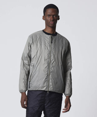 オフホワイト×セージ(裏側)/モデル身長 184cm/着用サイズ L