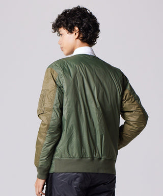 クレイジーオリーブ×ブラック(表側)/モデル身長 172cm/着用サイズ XS