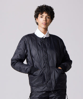 クレイジーオリーブ×ブラック(裏側)/モデル身長 172cm/着用サイズ XS