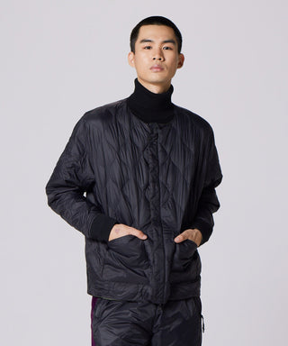 クレイジーオリーブ×ブラック(裏側)/モデル身長 180cm/着用サイズ L