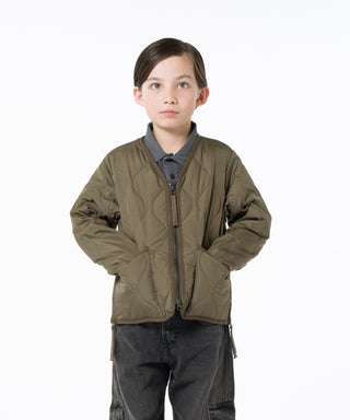 ダークオリーブ/モデル身長 132cm/着用サイズ 140