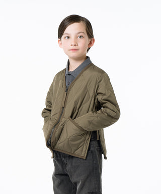 ダークオリーブ/モデル身長 132cm/着用サイズ 140