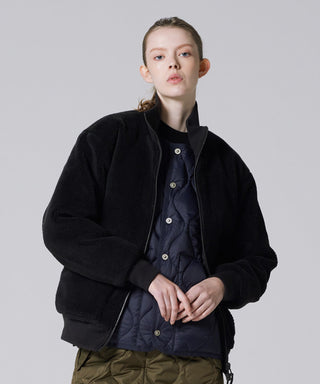 ブラック×ブラック(ボア面)/モデル身長 170cm/着用サイズ XS