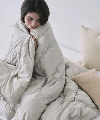 ルームダウン  超軽量 800FP 羽毛布団 ダウン増量150% クッションカバー付き（セミダブルサイズ〜）<TAION-H210W145-DICSP>