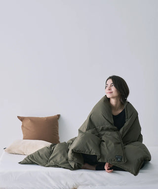 <ルームダウン> ダウン膝掛け クッションカバー付き（ブランケットサイズ）<TAION-H105W145-DIC>