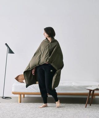 <ルームダウン> ダウン膝掛け クッションカバー付き（ブランケットサイズ）<TAION-H105W145-DIC>