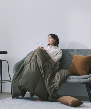 <ルームダウン> ダウン膝掛け クッションカバー付き（ブランケットサイズ）<TAION-H105W145-DIC>