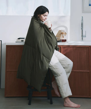 <ルームダウン> ダウン膝掛け クッションカバー付き（ブランケットサイズ）<TAION-H105W145-DIC>