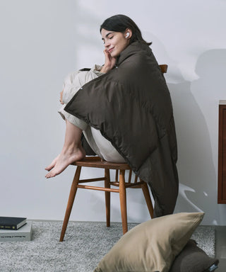 <ルームダウン> ダウン膝掛け クッションカバー付き（ブランケットサイズ）<TAION-H105W145-DIC>