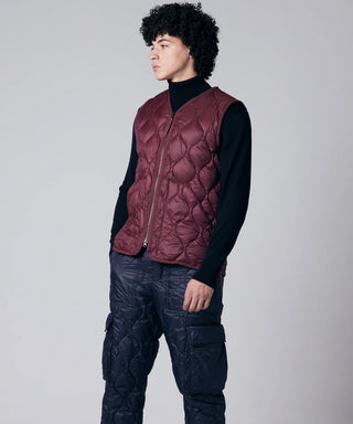 【新品未使用】supplier 黒 ダウンベスト ロゴ入り PRADA直営店】現地セール価格！ロゴ ダウンベスト (PRADA/ダウン