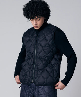 ブラック／モデル身長 180cm／着用サイズ L