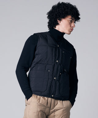 ブラック／モデル身長 180cm／着用サイズ L