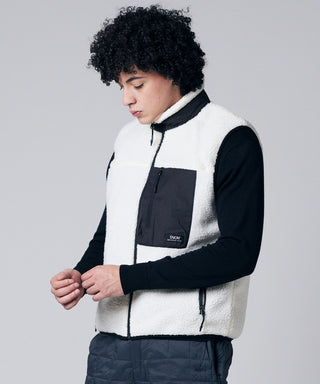 ダークアイボリー×ブラック／モデル身長 180cm／着用サイズ L