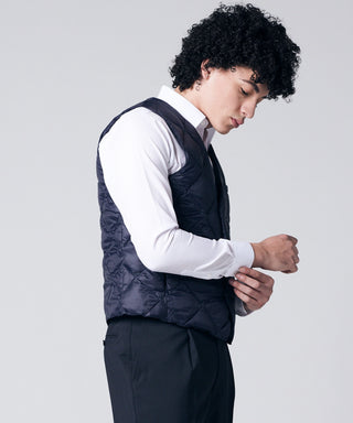 ネイビー／モデル身長 180cm／着用サイズ L
