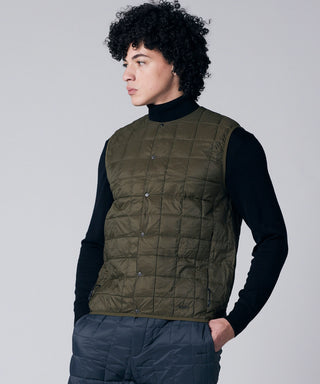 ダークオリーブ／モデル身長 180cm／着用サイズ L