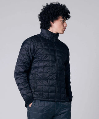 ブラック／モデル身長 180cm／着用サイズ L