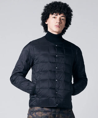 ベーシック クルーネックボタン インナーダウンジャケット – TAION ベーシック クルーネックボタン インナーダウンジャケット – TAION