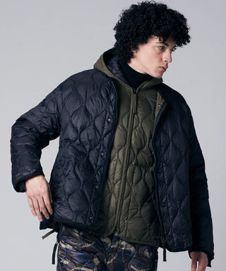 ブラック／モデル身長 180cm／着用サイズ L