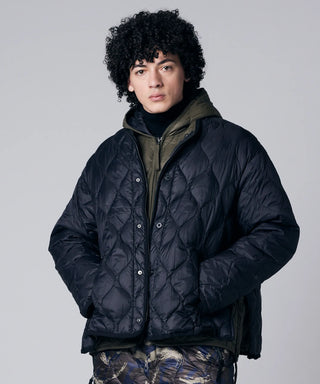 ブラック／モデル身長 180cm／着用サイズ L