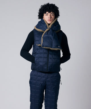 ダークネイビー×ベージュ／モデル身長 180cm／着用サイズ L