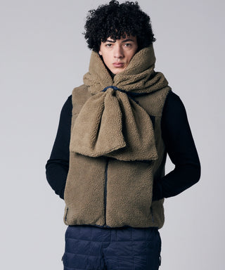 ダークネイビー×ベージュ／モデル身長 180cm／着用サイズ L