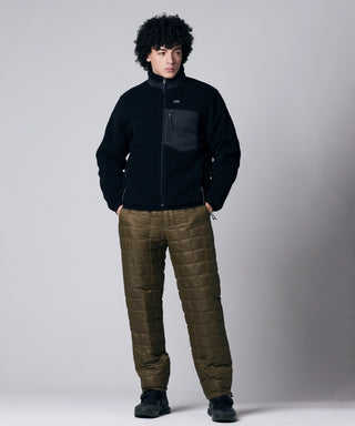 ダークネイビー×ベージュ／モデル身長 180cm／着用サイズ L