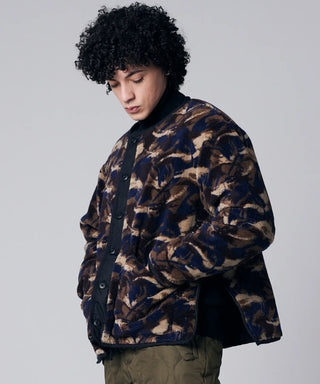 ブラック×ペイントカモ／モデル身長 180cm／着用サイズ L