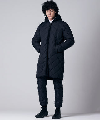 ブラック×ブラック／モデル身長 180cm／着用サイズ L