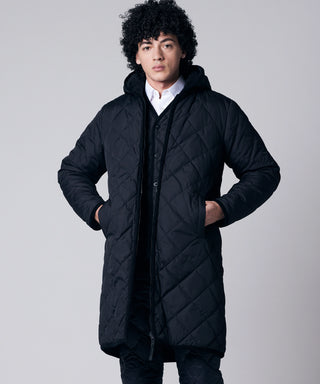 ブラック×ブラック／モデル身長 180cm／着用サイズ L