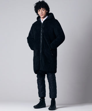 ブラック×ブラック／モデル身長 180cm／着用サイズ L
