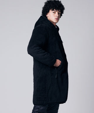 ブラック×ブラック／モデル身長 180cm／着用サイズ L